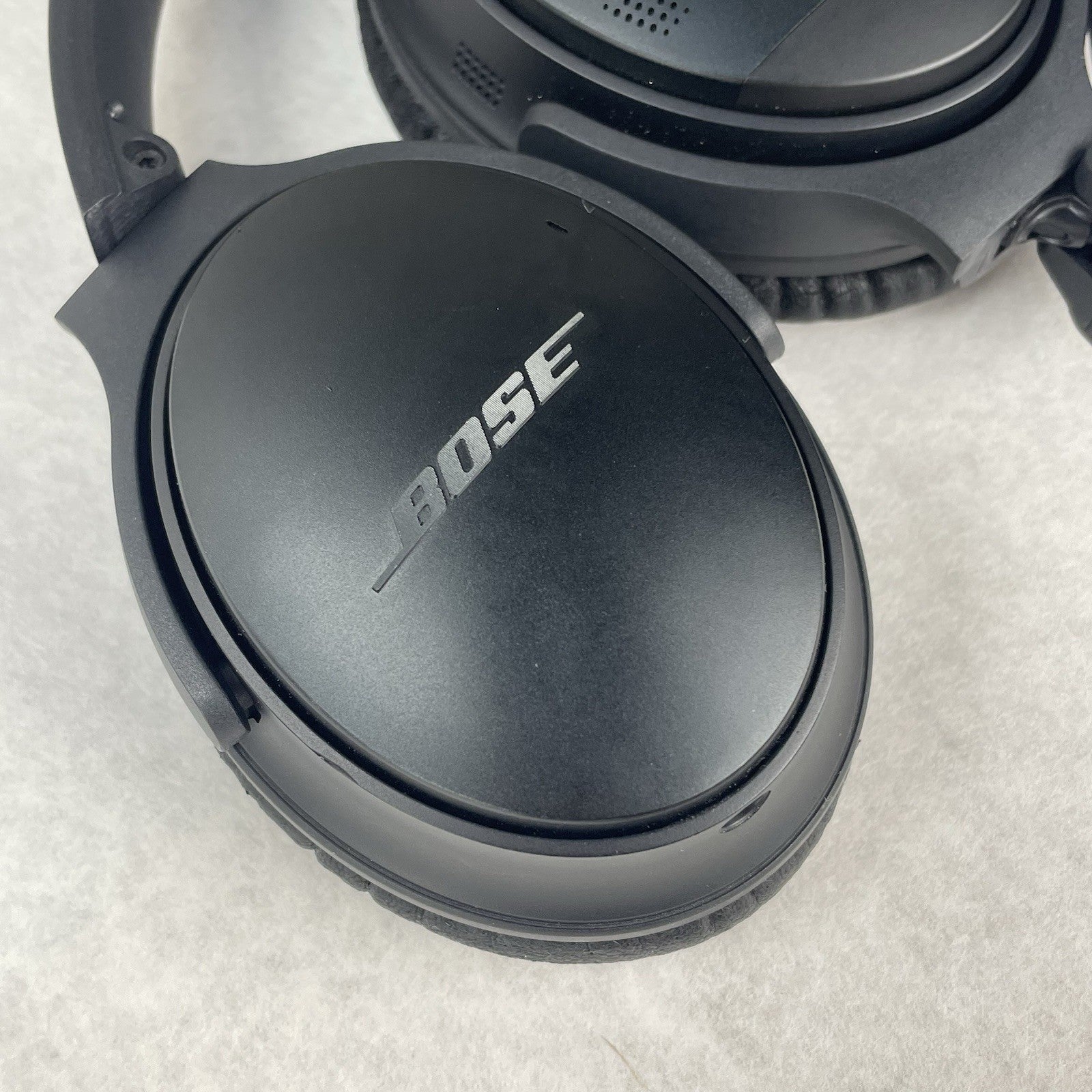 Bose QuietComfort 35 First Gen Wireless Bluetooth Noise Cancelling Headphones2