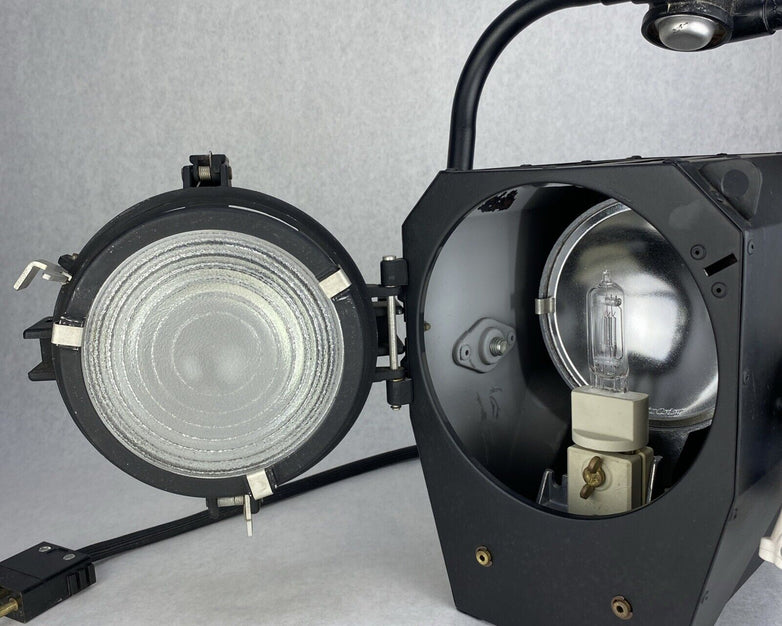 Strand QuartzColor Polaris Mod 261 Studio 1KW Fresnel Spotlight - READ