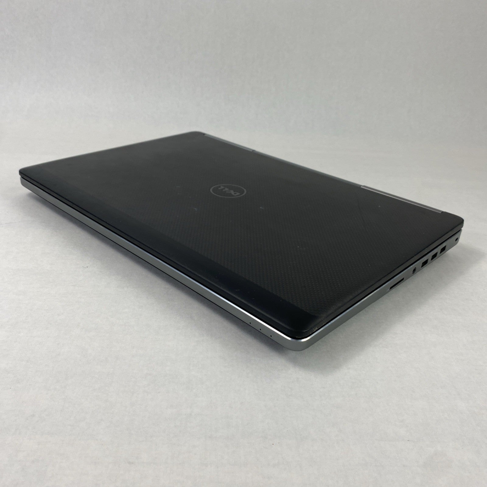 Dell Precision 7710 Intel Xeon E3-1505M v5 2.80 GHz 8 GB RAM 17.3" No HDD No OS