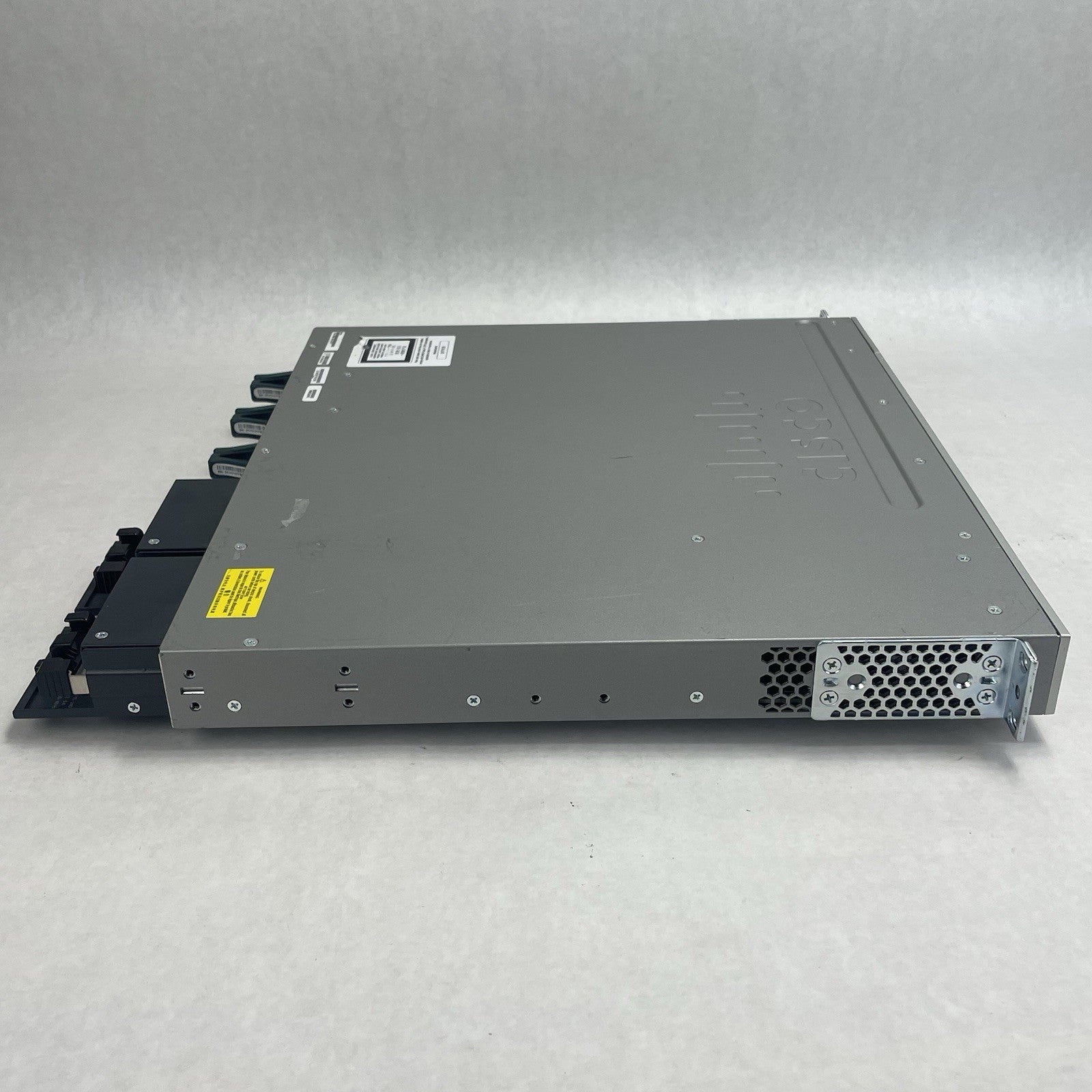 Cisco WS-C3850-48P-S 48 V07 Port Switch 1x 1100W PSU 2x 10Gig Tested & Reset4