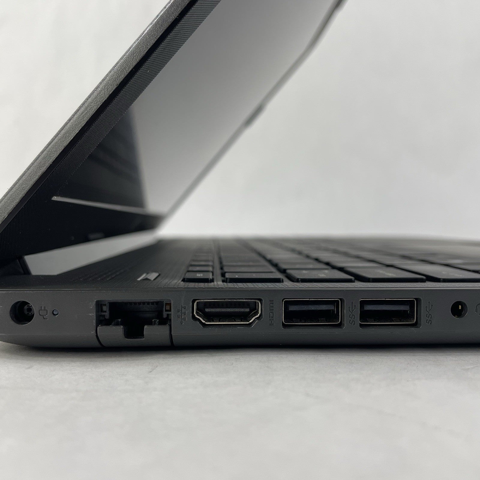 HP 255 G7 15.6" Ryzen 3 2200U 2.50 GHz 8 GB RAM No SSD/OS/AC - Scratched4