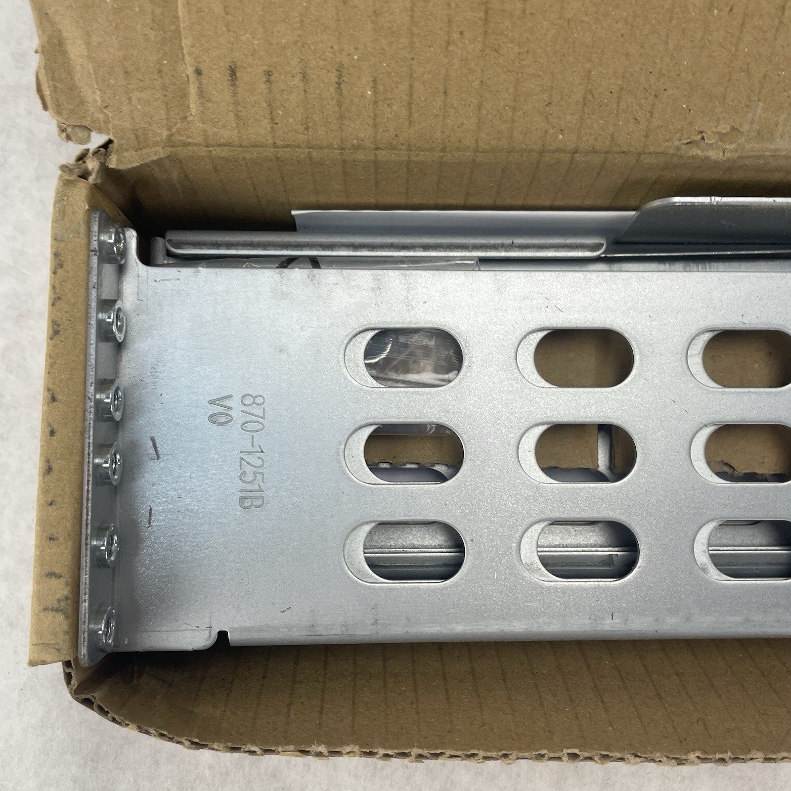 APC 0M-756H Smart UPS 4-Post Sliding Rail Assembly Kit2