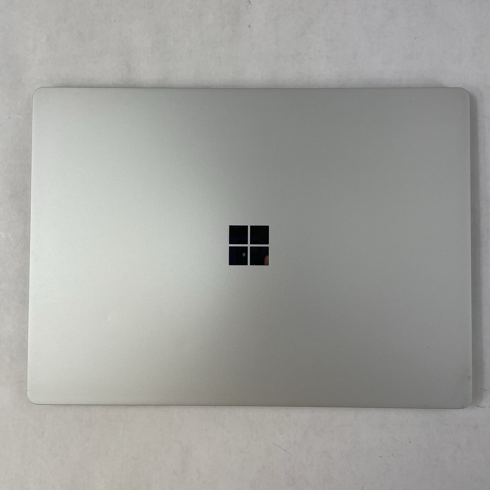 Microsoft Surface Laptop 13.3" i5-7200U 2.50 GHz 8 GB RAM 256 GB SSD Windows 1111