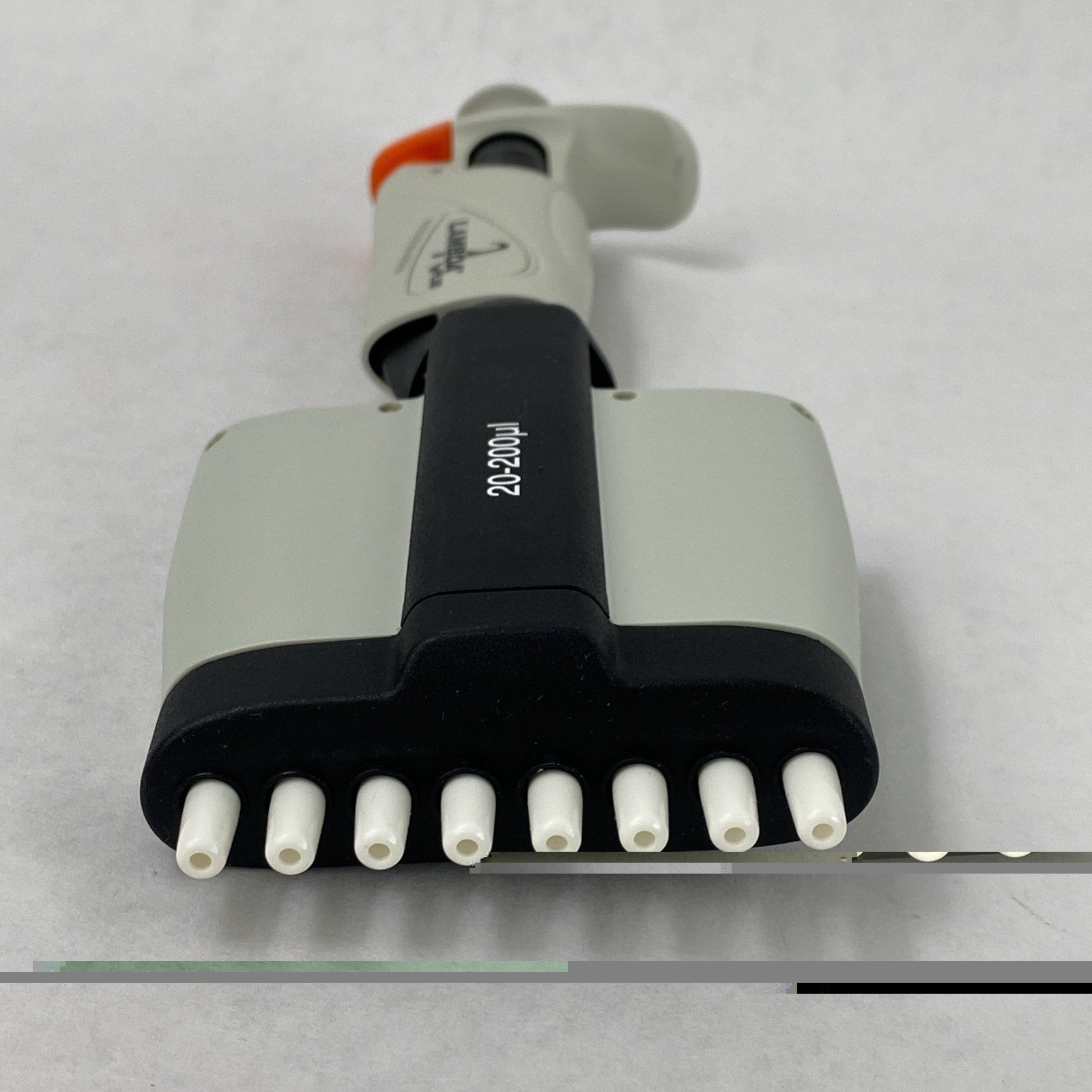 Corning Lambda Plus 20-200 µL Autoclavable 8 Channel Pipettor2