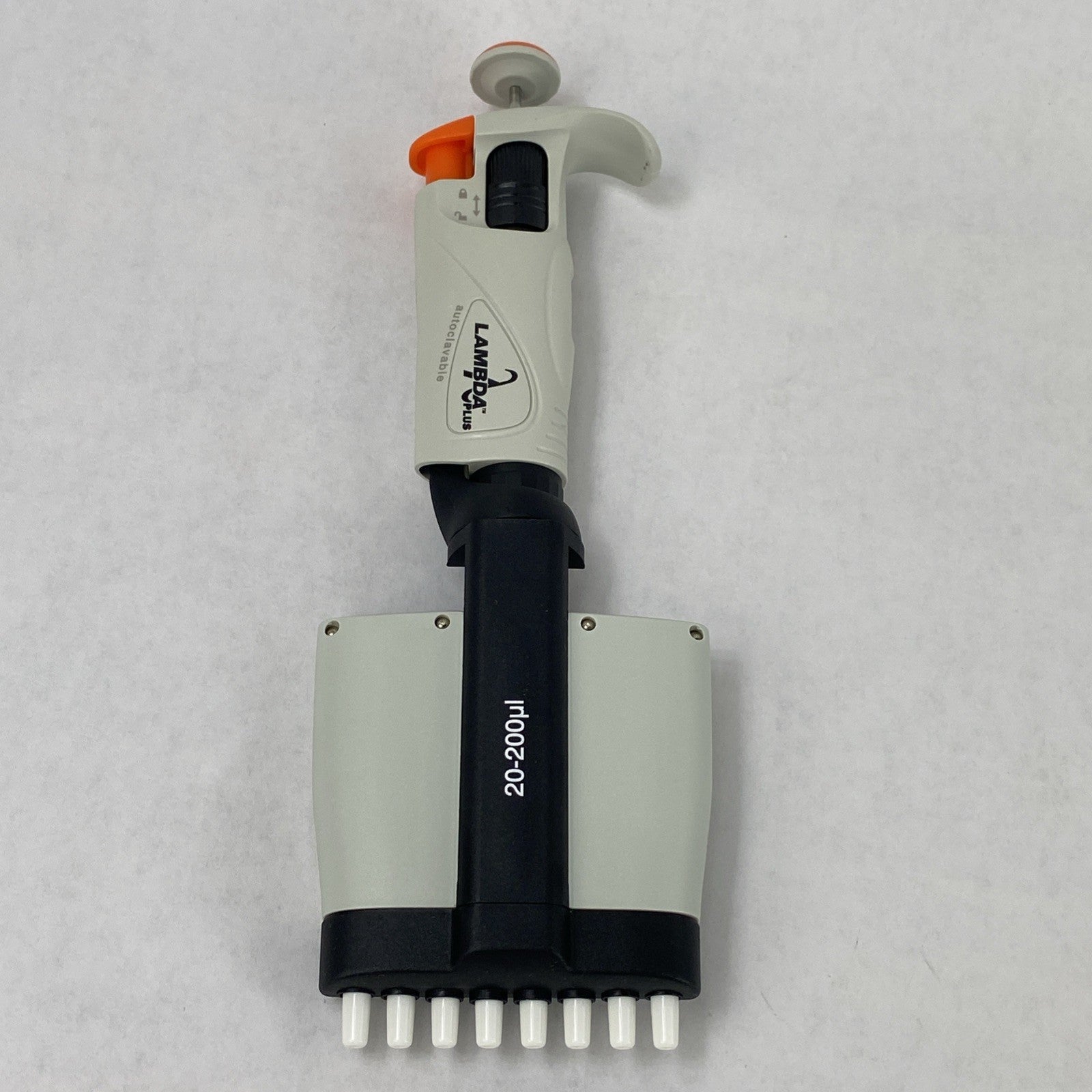 Corning Lambda Plus 20-200 µL Autoclavable 8 Channel Pipettor1