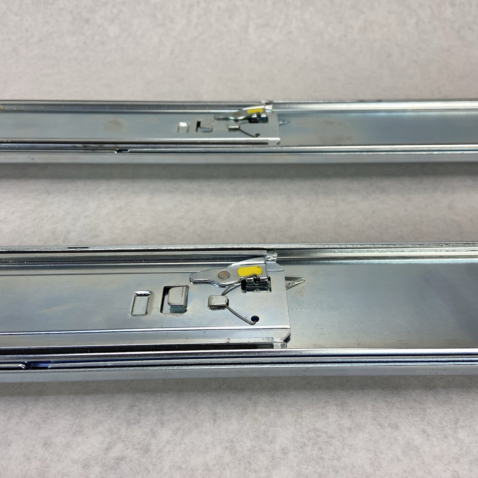 Supermicro Universal Inner + Outer 2U, 3U Rev B Yellow Rack Rail Set Kit 27"4