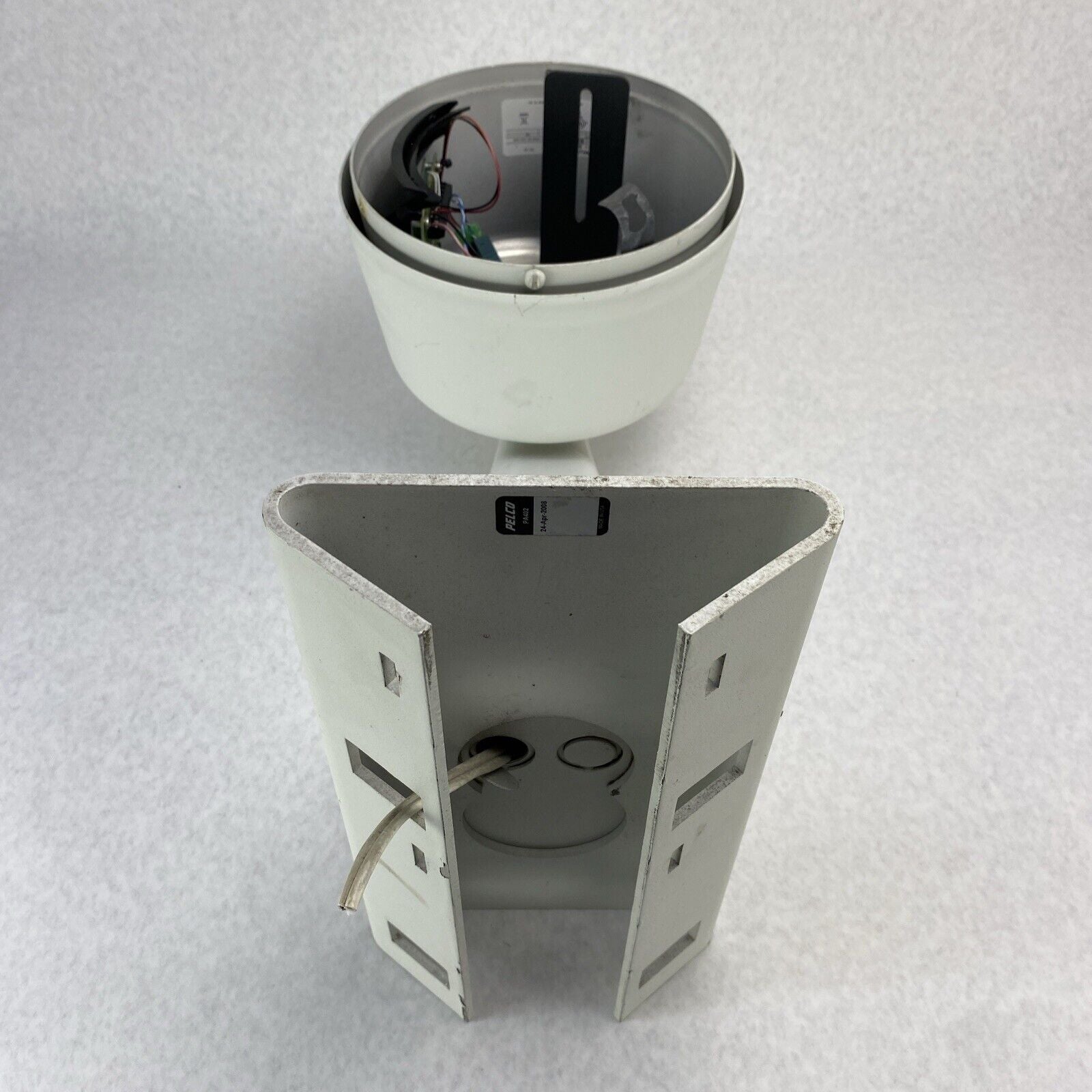 Pelco DF5-PG-E1 Fixed Mount Outdoor Pendant No Camera w/ Wall Mount PA-402