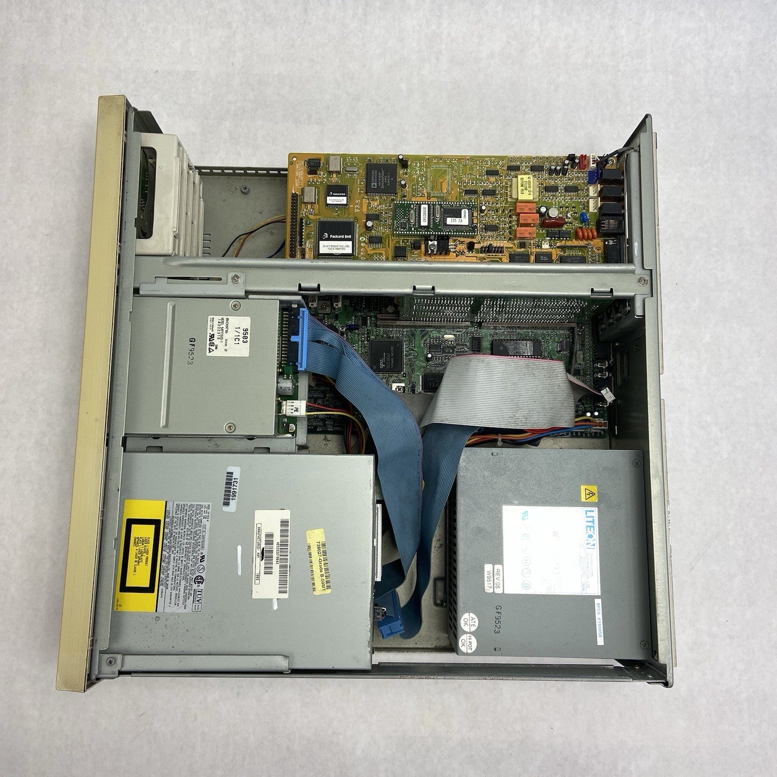 Packard Bell Multimedia 4x4 DT Intel 486DX2 66MHz 64MB RAM No HDD No OS9