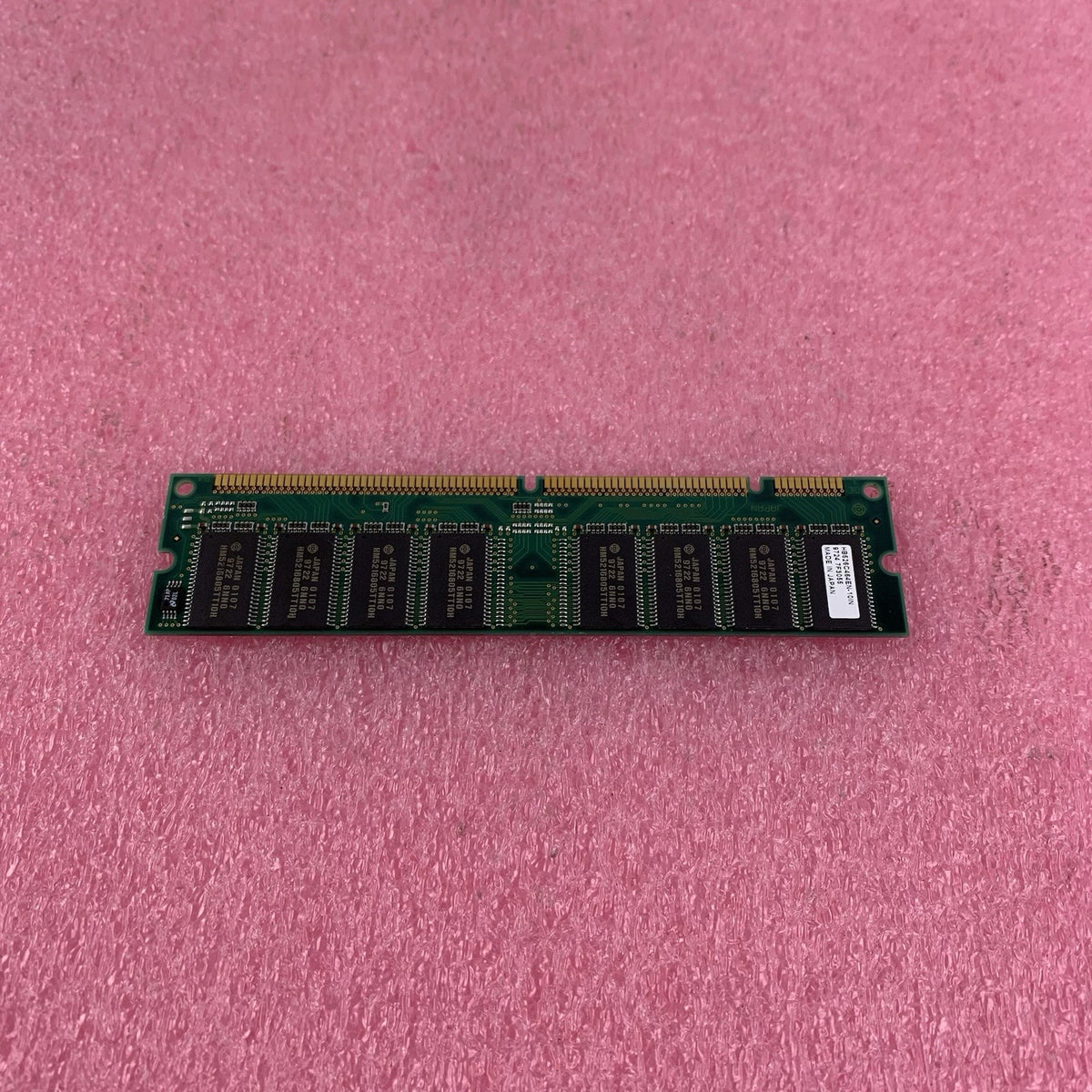 Hitachi HB526C464EN-10IN 32MB Desktop SDRAM 9724 7F30554
