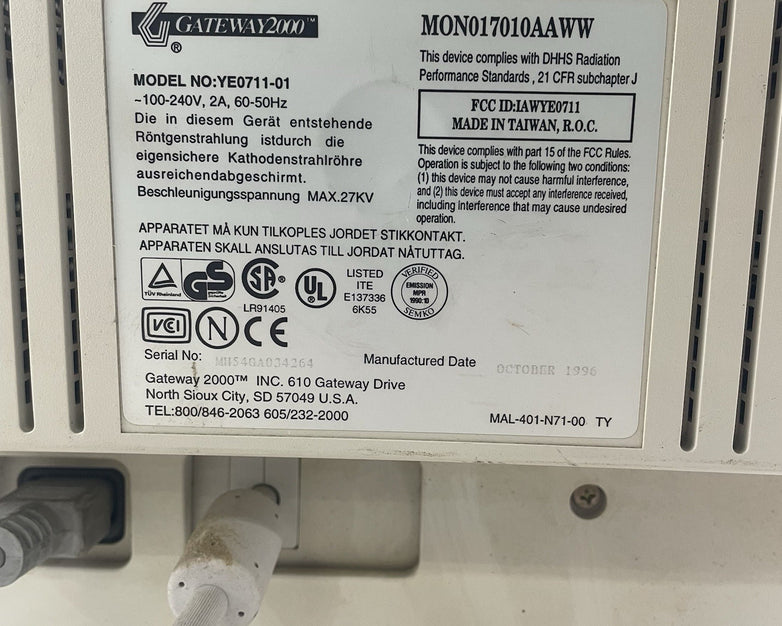 Gateway EV700-7000965 YE0711-01 16" CRT VGA  Tested No Power Cord