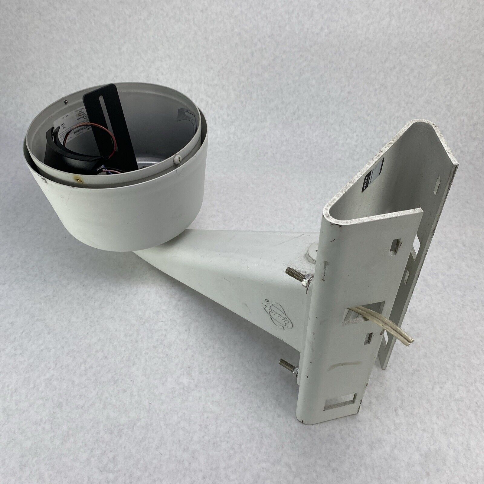Pelco DF5-PG-E1 Fixed Mount Outdoor Pendant No Camera w/ Wall Mount PA-402