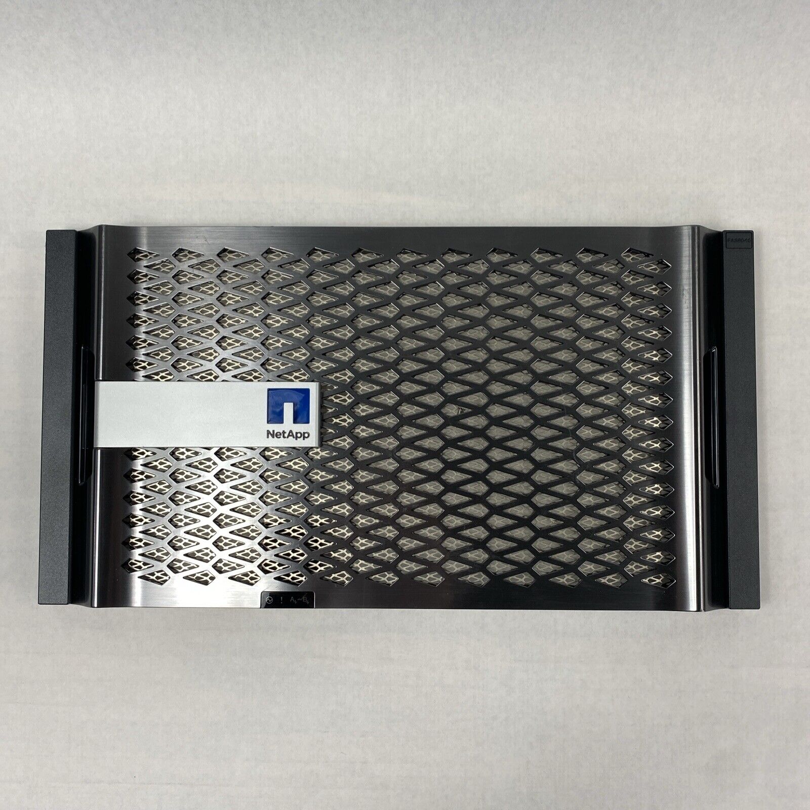 NetApp 111-01220+A0 5U Front Bezel Face Plate
