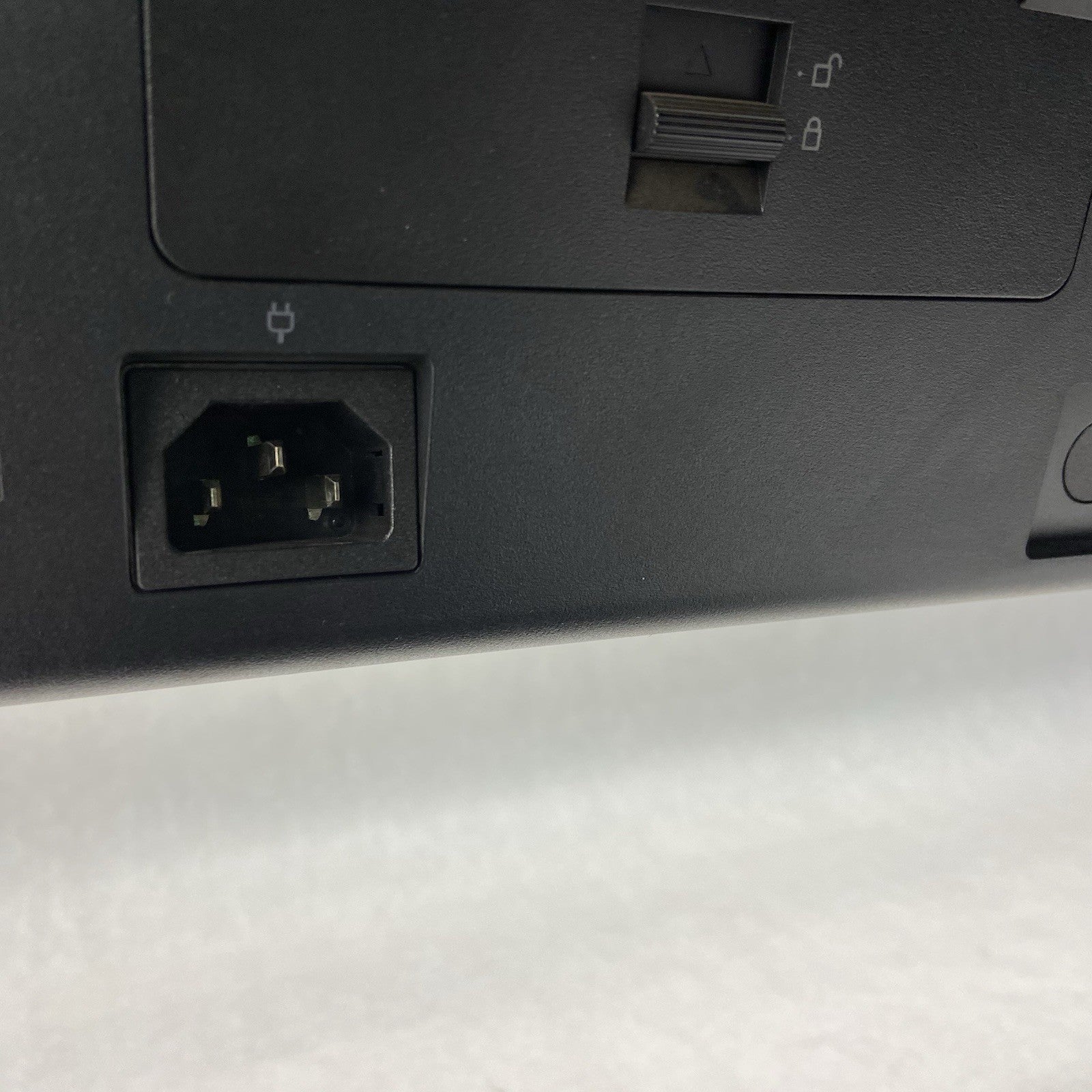 Lenovo ThinkCentre M800z AIO Intel Core i5-6400 2.7GHz 4GB RAM No HDD No OS9