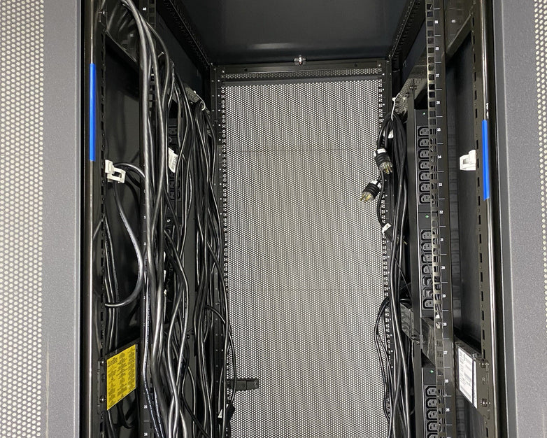 IBM 9307-4RX 1S 42U Server Rack Cabinet 39M6738 w/ Power Distribution Units