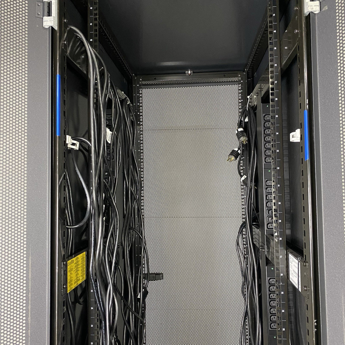 IBM 9307-4RX 1S 42U Server Rack Cabinet 39M6738 w/ Power Distribution Units7