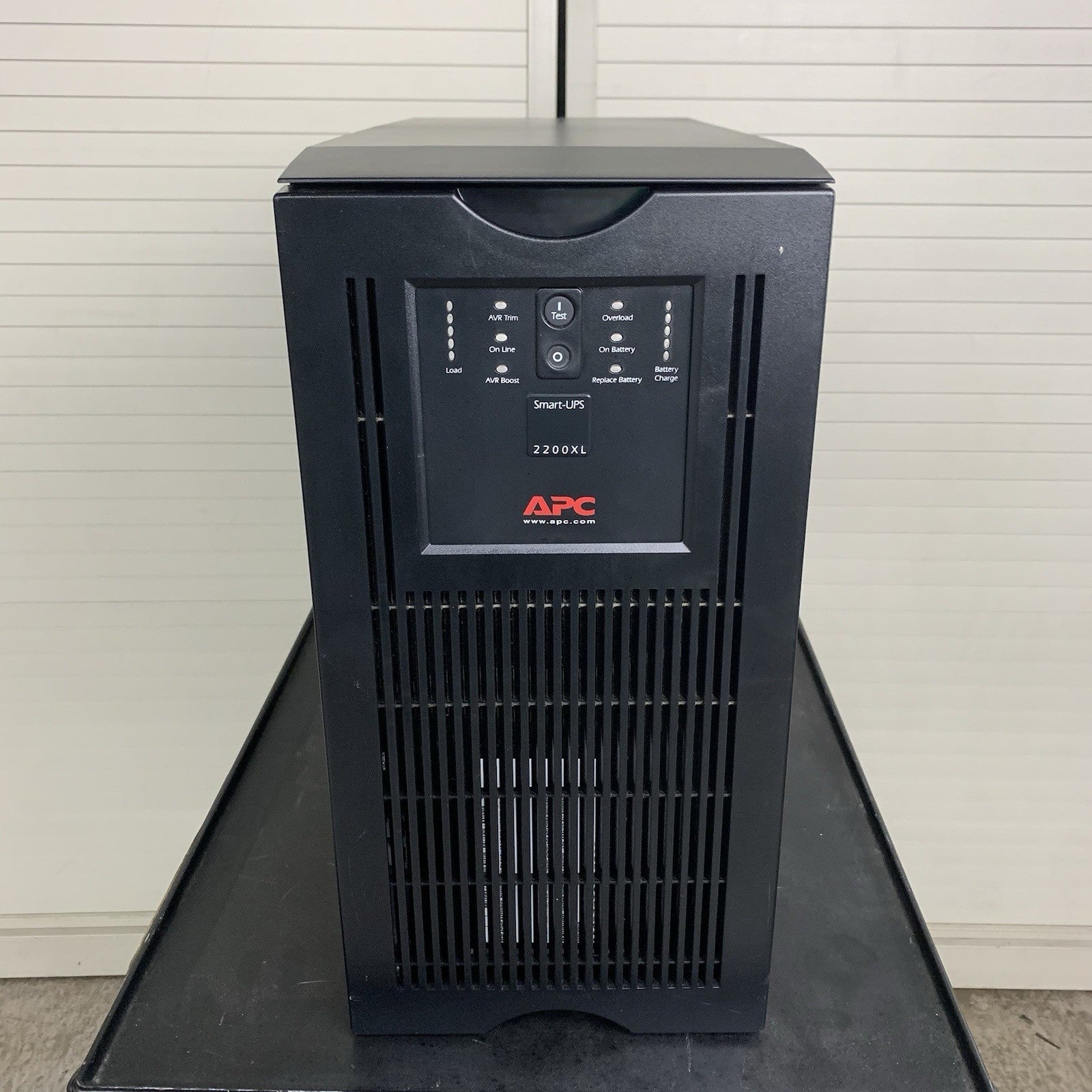 APC Smart-UPS SUA2200XL 2200VA UPS 120V 5U Tower Rack Tested No Batteries1