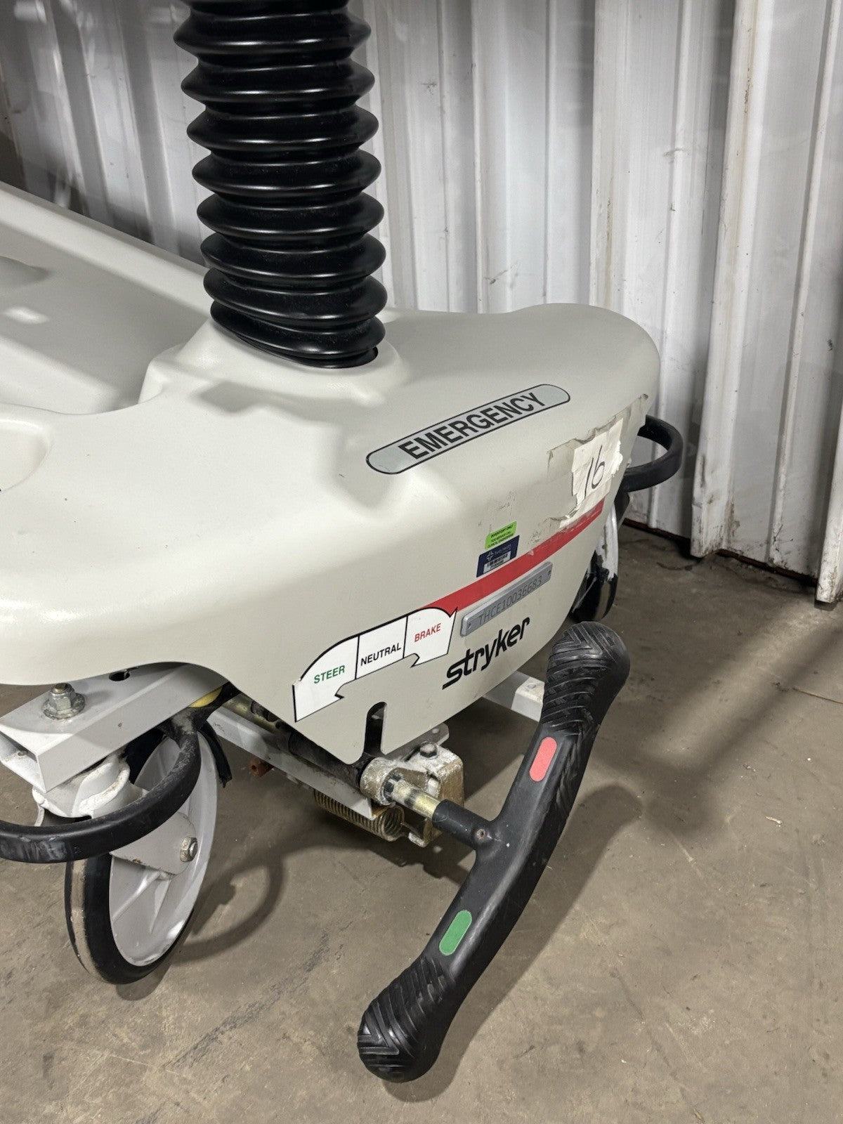 Stryker 1001 IPX2 Pedal Hydraulic Stretcher Deteriorated Rubber Wheels No Bed