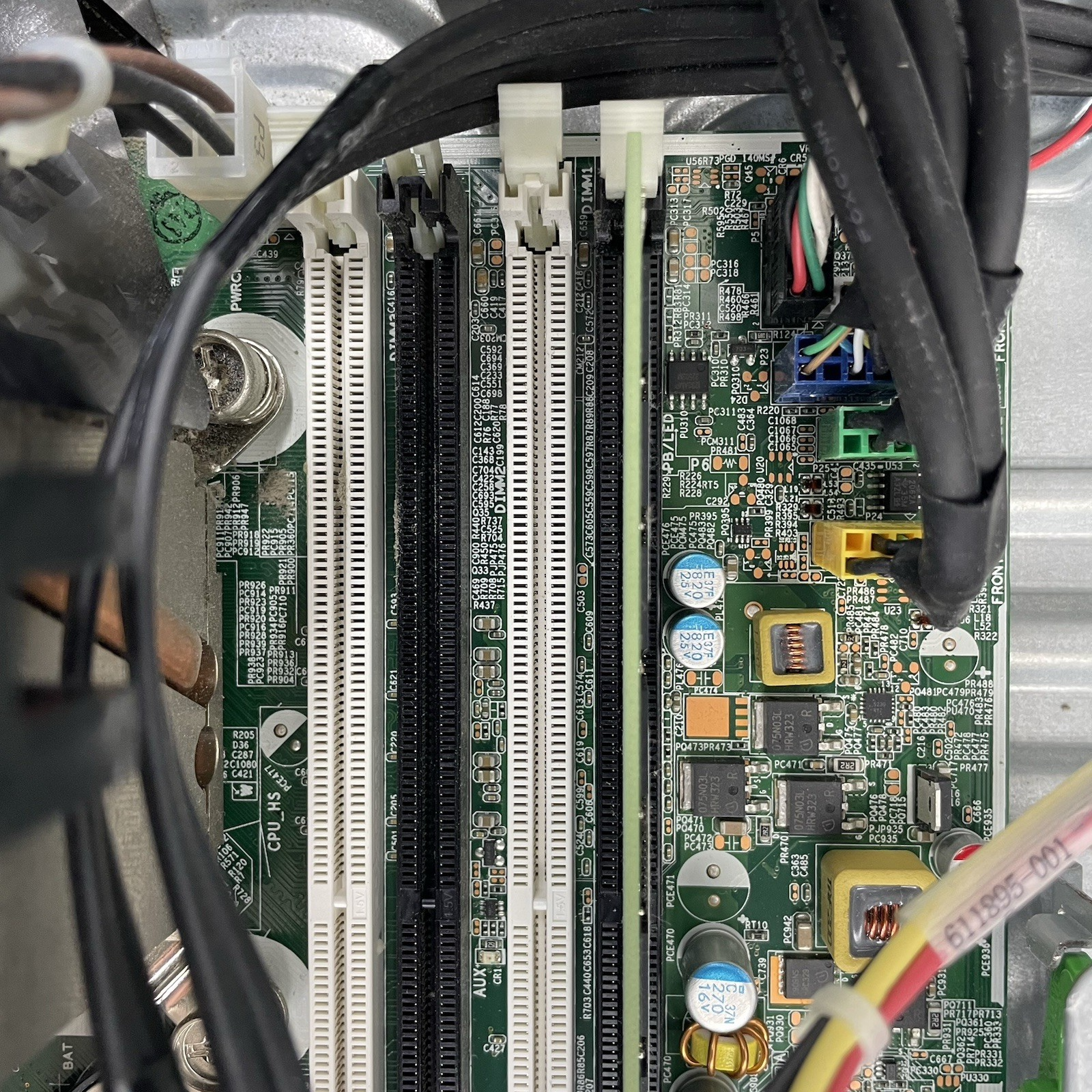 HP Compaq Elite 8300 SFF i3-3220 3.30 GHz 4 GB RAM No HDD/OS12