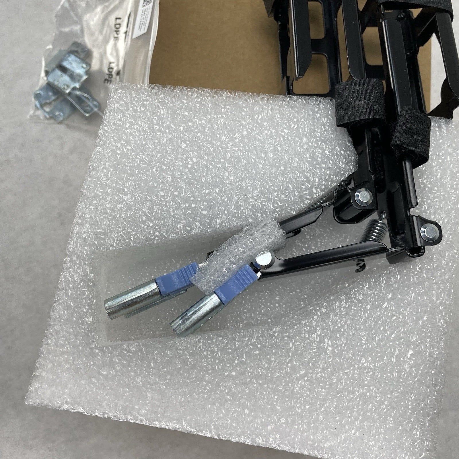 Dell PowerEdge Mounting Rack Rail Kit RCKRL,CMA,SPR,1U DP/N 0TYYJN