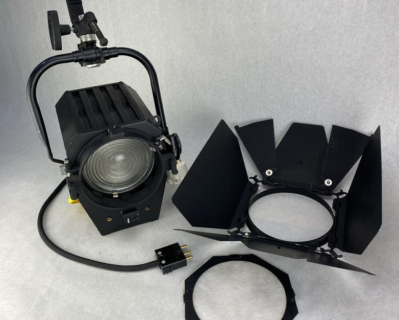 Strand QuartzColor Polaris Mod 261 Studio 1KW Fresnel Spotlight - READ