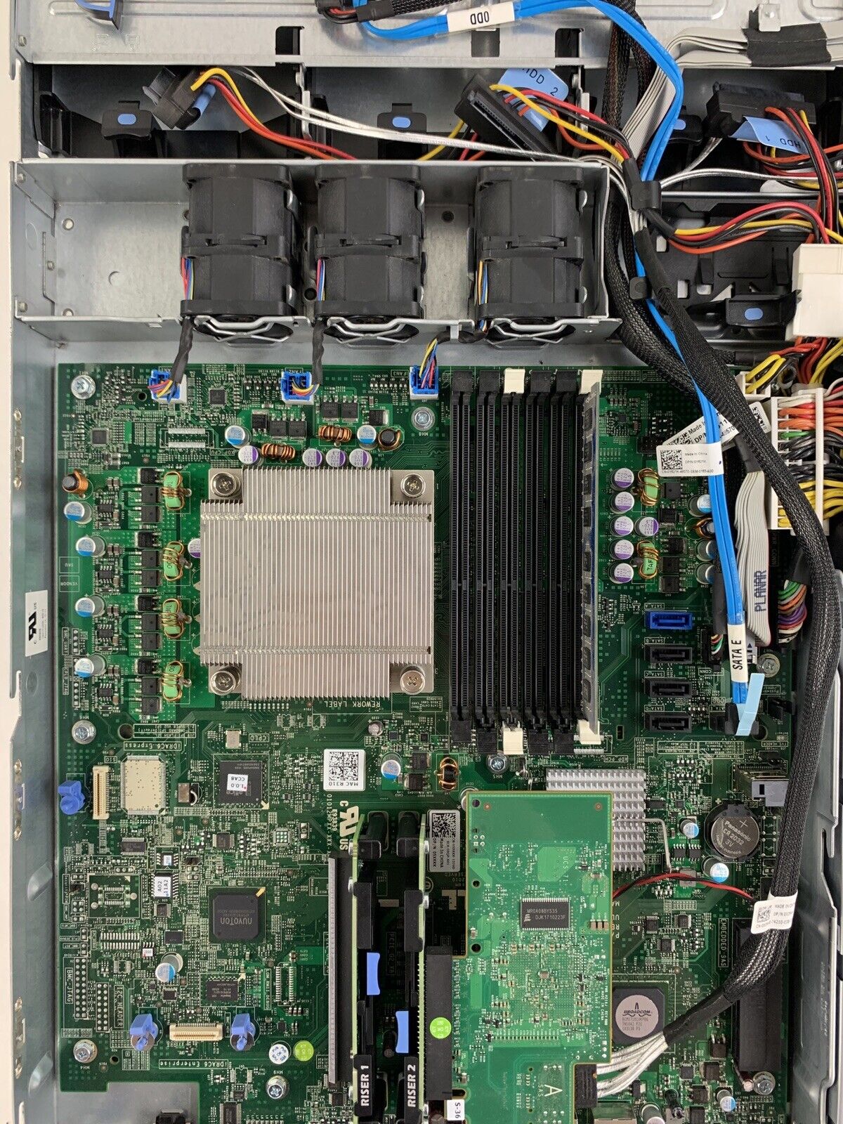 Dell PowerEdge R310 Intel Xeon X3450 2.67 GHz 4 GB RAM No Caddy No HDD No OS