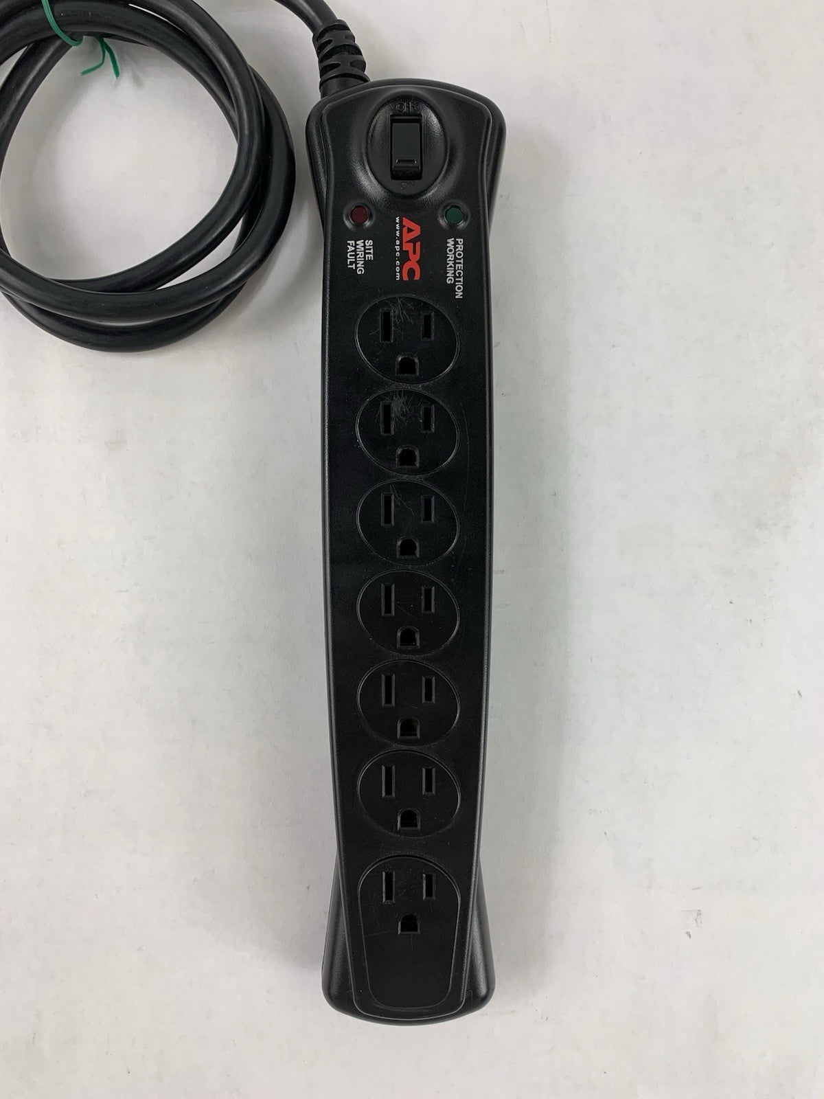 APC P74 7-Outlet 120V 15A 50/60Hz Surge Protector - Tested5