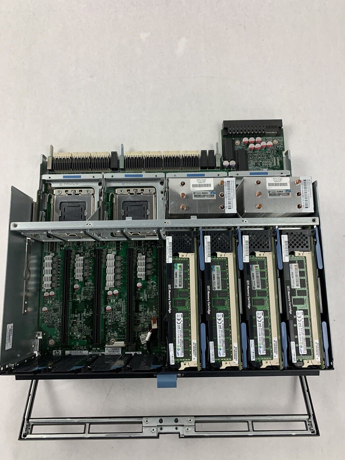 HP Proliant DL580 G7 2x Xeon E7-8867L 2.13 GHz 96 GB RAM No OS NO HDD