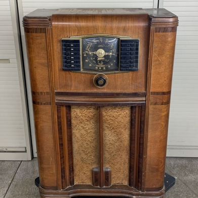 Vintage Zenith 8S661 Radio 42 X 27 X 16 Bad Wires Untested