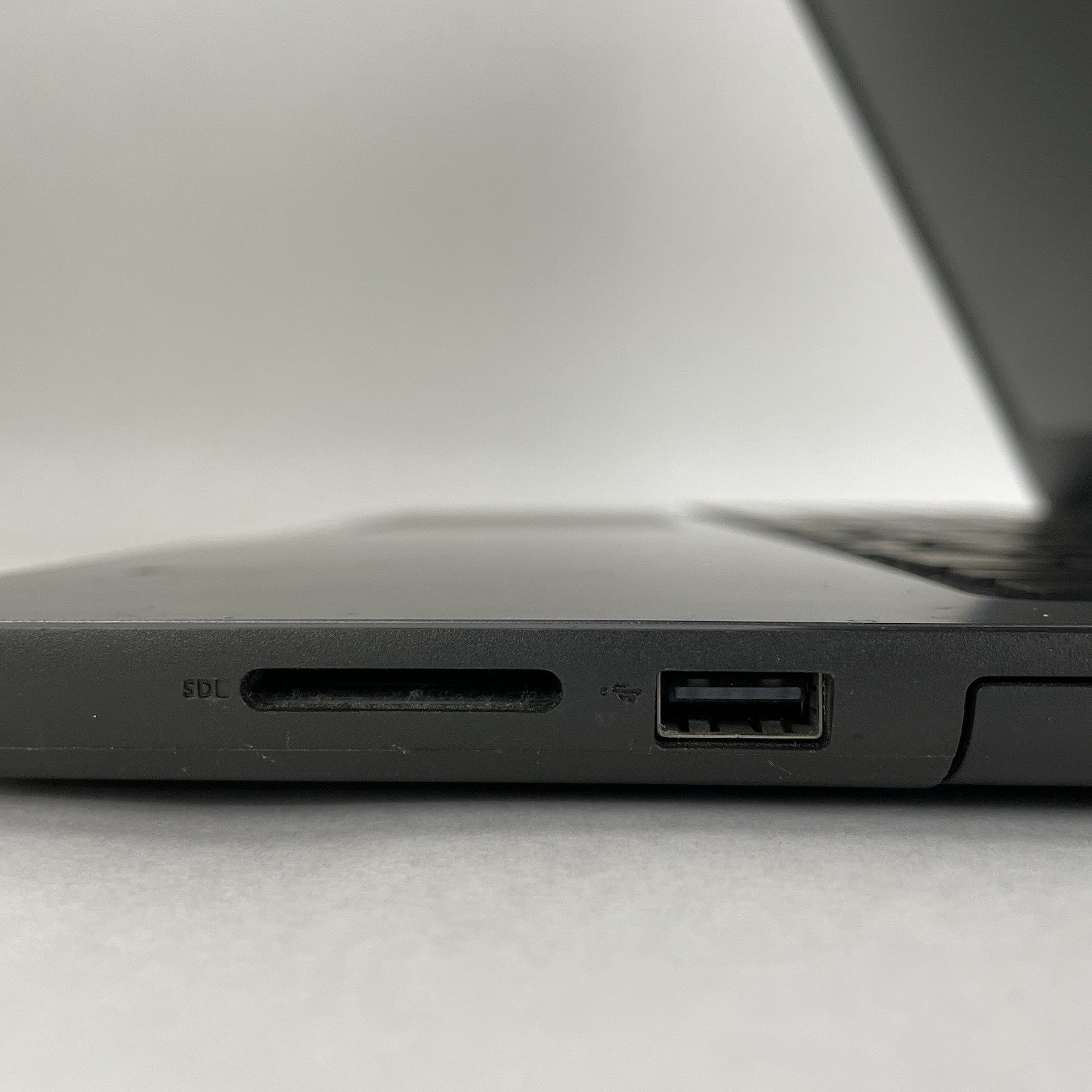 Dell Inspiron 5567 15.6" i5-7200U 2.50 GHz 8 GB RAM No SSD/OS/AC8