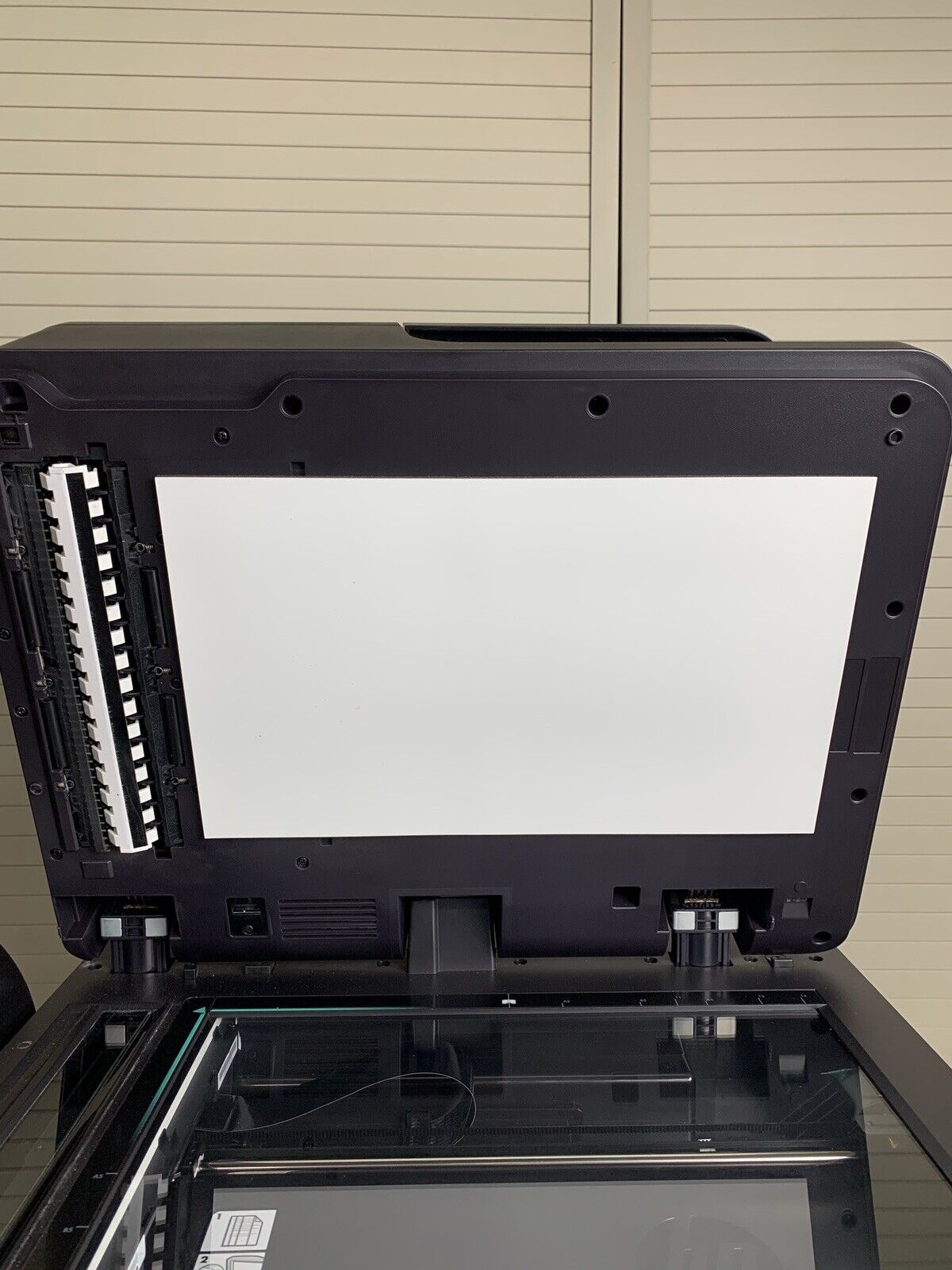 HP LaserJet Enterprise Flow MFP M680 Color Printer CZ250A Tested Bad Clip In Top