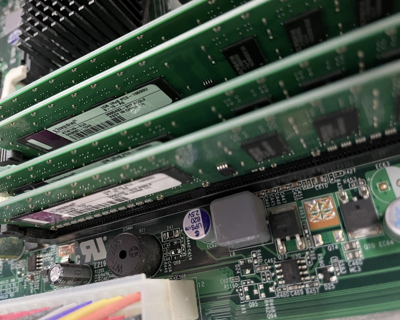 Dell Inspiron 560 MT Pentium Dual-Core E5700 3.00 GHz 4 GB RAM No HDD No OS