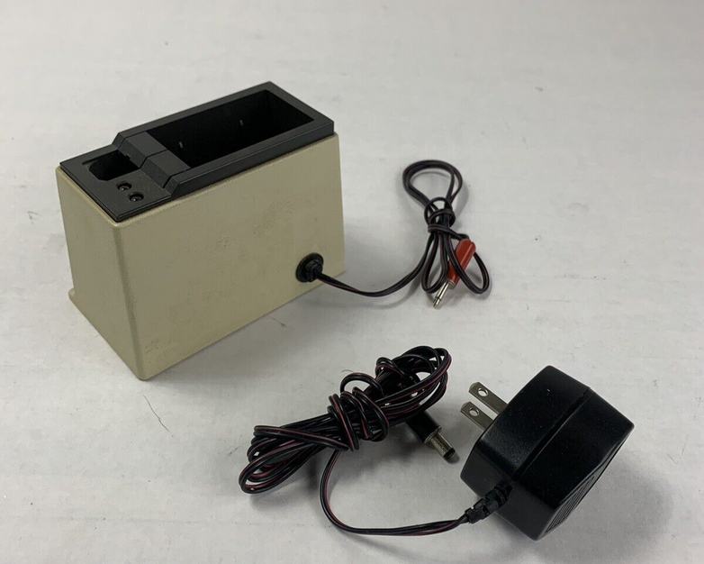 Motorola NLN5678A Battery Charger  and AC Adapter 120V 60Hz 4W