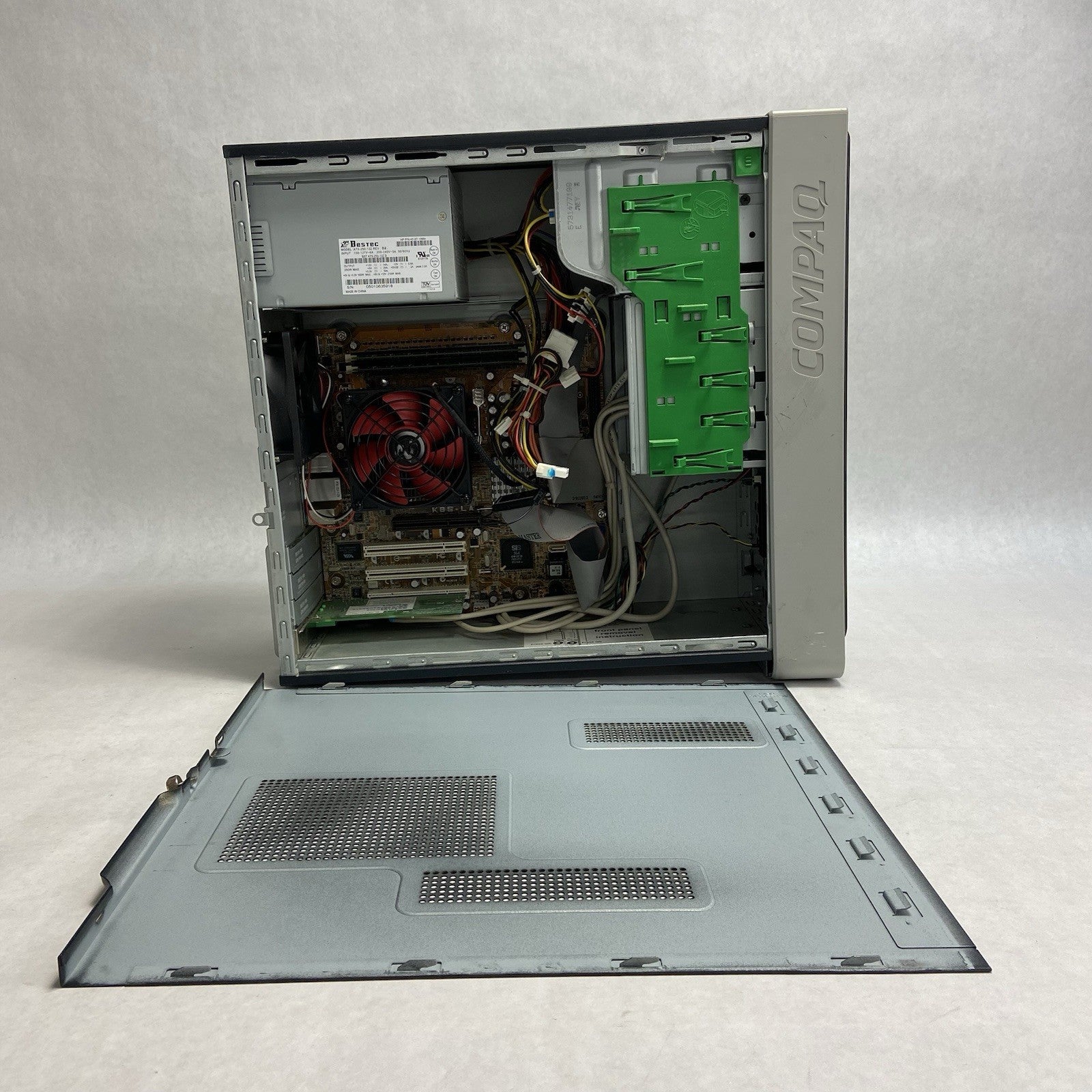 Compaq Presario SR1538X MT AMD Athlon 64 3300+ 2.4GHz 2GB RAM No HDD No OS9