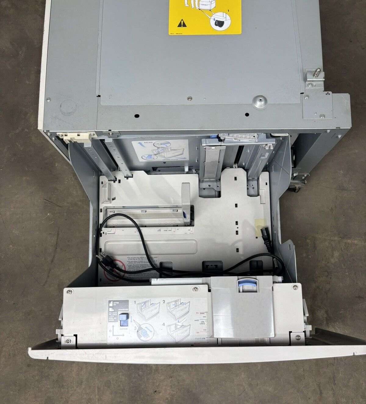 HP LaserJet C8531A 2000 Sheet Input Tray for LJ 9000 9050 9500 W/ Missing Panel