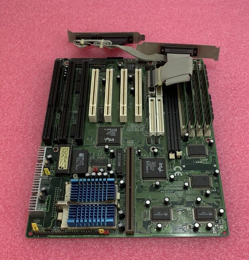 Shuttle 553 v1.32vSocket 7 Motherboard Intel Pentium 166MHz 64MB RAM