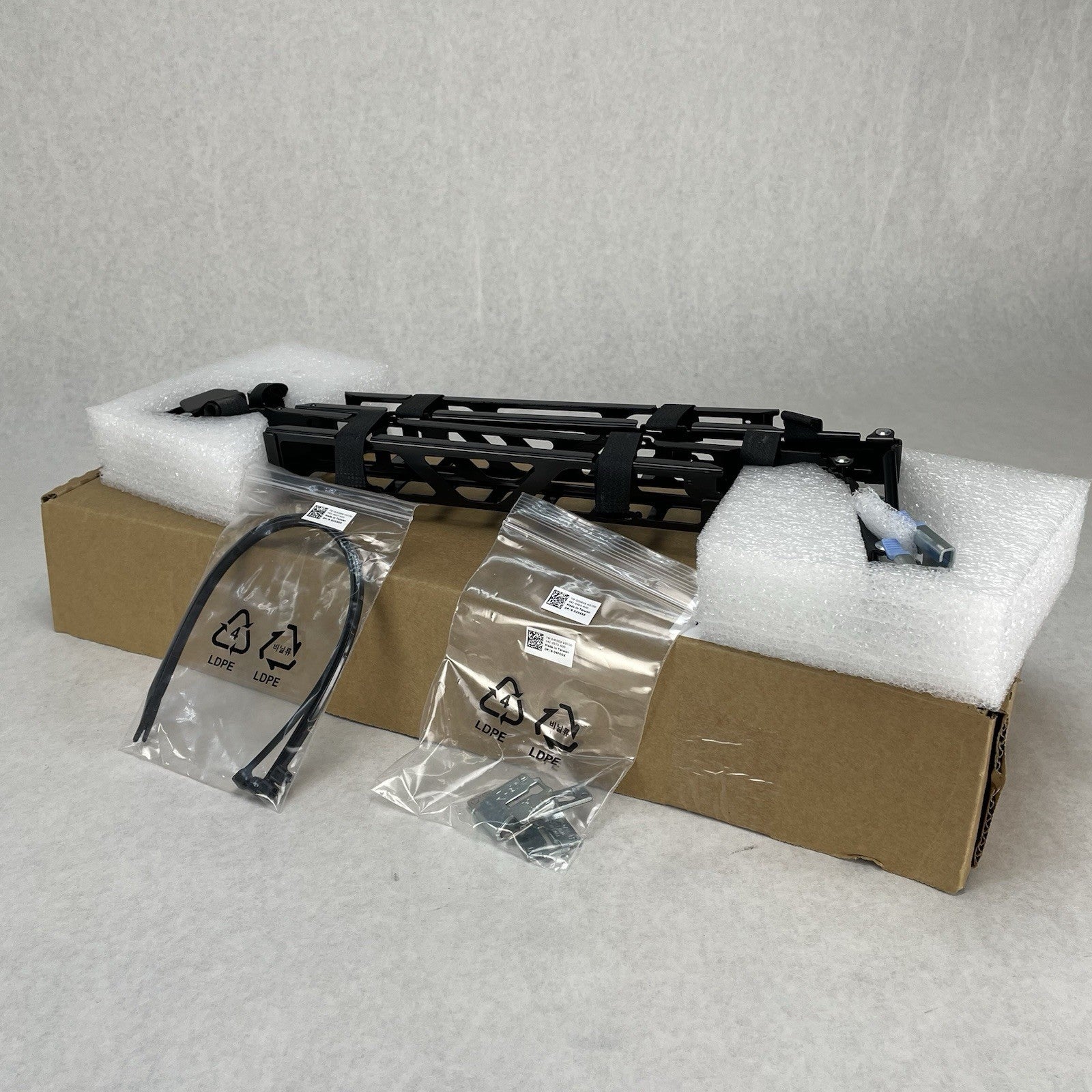 Dell PowerEdge Mounting Rack Rail Kit RCKRL,CMA,SPR,1U DP/N 0TYYJN