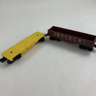 Lionel 9024 Chesapeake & Ohio Railroad Train Flat Skid and N.K.P 9031 Coal Car