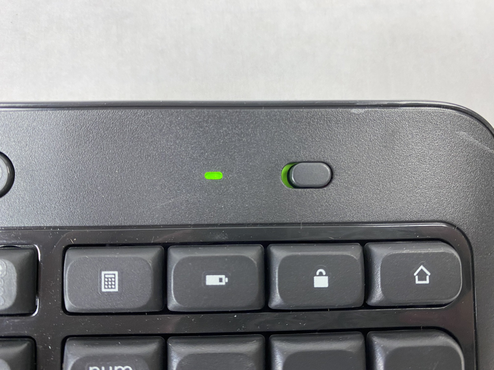 Lot of 4 Logitech K540 Y-R0012 Wireless Desktop Keyboard Power Tested No Dongle