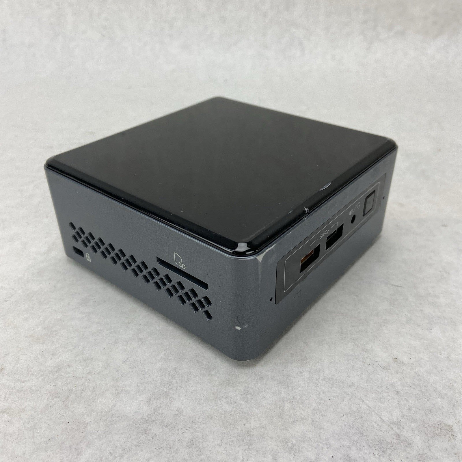 Intel NUC6CAY Micro Intel Celeron J3455 1.5GHz 8GB RAM No HDDOSAC0