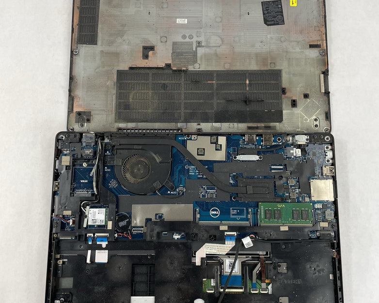 Dell Latitude 5580 15.6" i5-7300U 2.60 GHz 8 GB RAM No SSD/OS/Battery