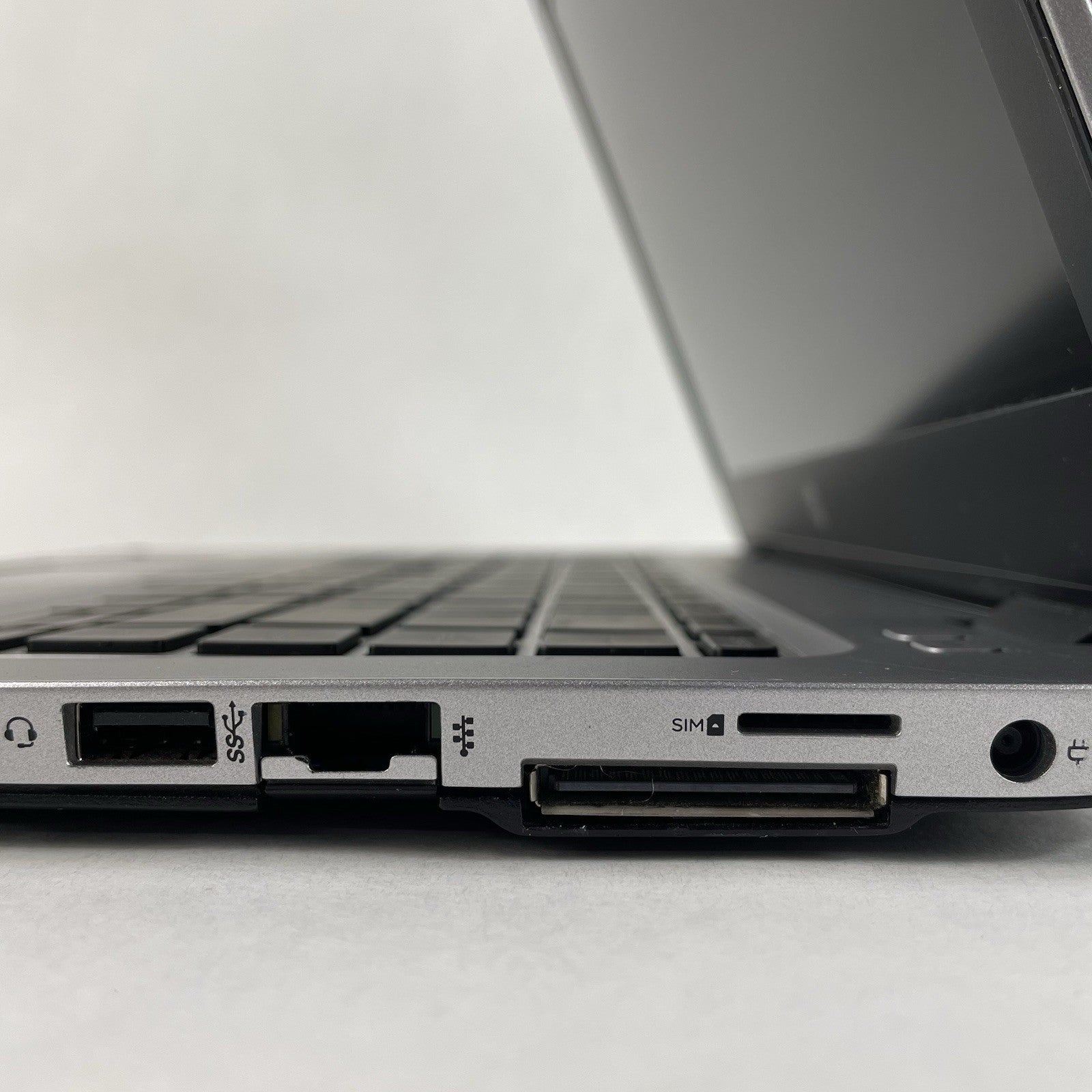 HP EliteBook 840 G3 14" i5-6300U 2.40 GHz 16 GB RAM No SSD/OS/AC/Batt6