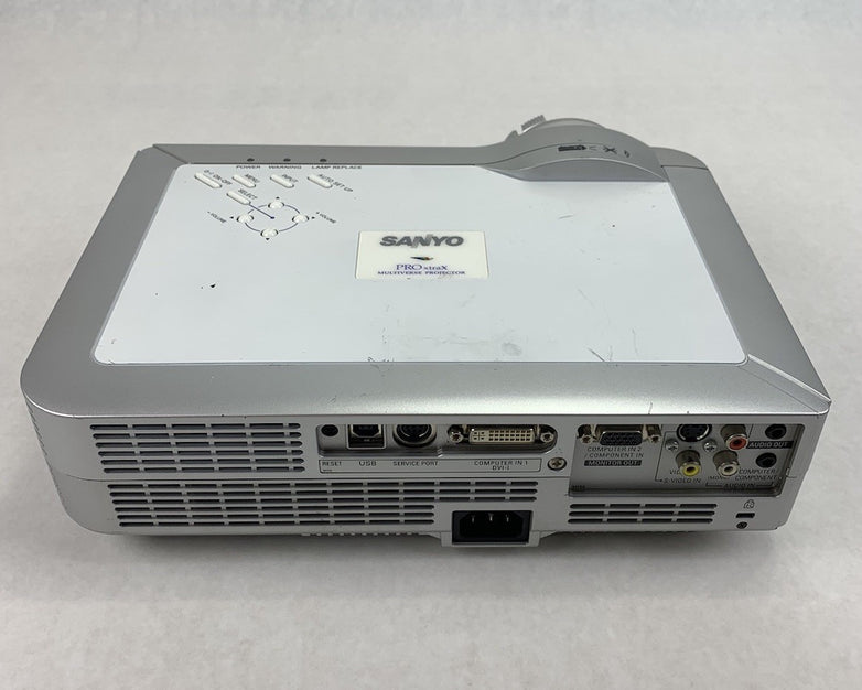 Sanyo PLC-XU86 LCD Projector – Parts or Repair Bad Lamp