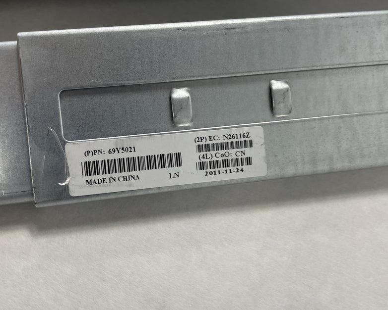 IBM 69Y5022 69Y5021 Server Rail Kit L & R