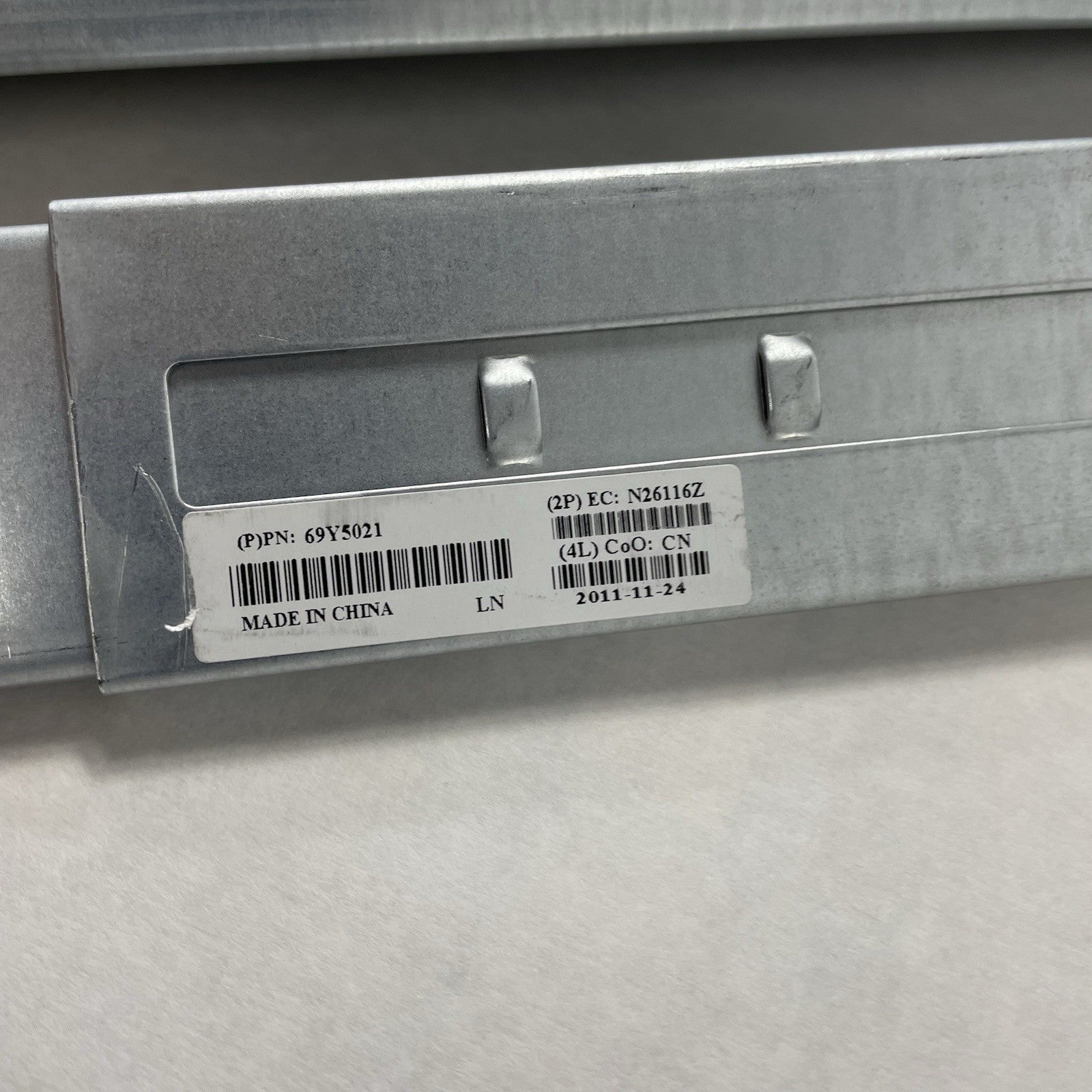 IBM 69Y5022 69Y5021 Server Rail Kit L & R
