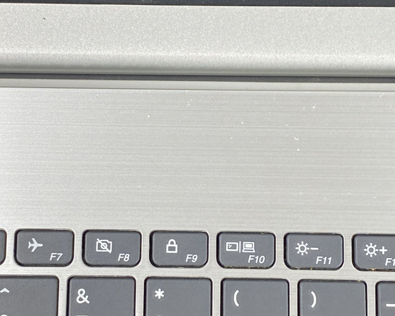 Lenovo IdeaPad 330-17IKB Core i7-8550U 1.80 GHz 16 GB RAM 17.3" No HDD No OS