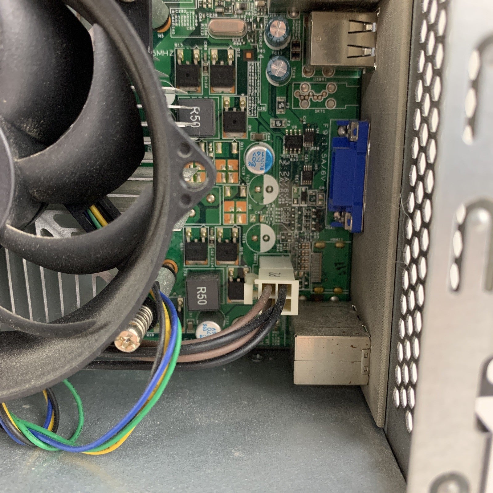 eMachines EL1352-23e SFF AMD Athlon II x2 255 3.10 GHz 4 GB RAM No HDD No OS