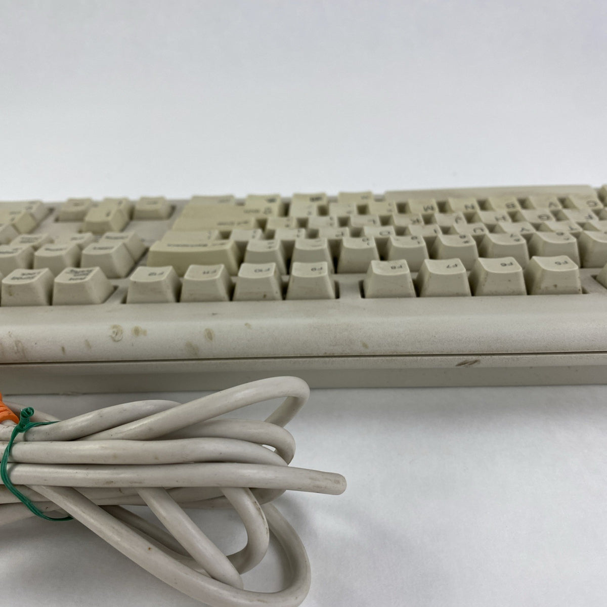 Compaq KB-3923 5V 18"L 7"W 6 Pin Keyboard - Tested 8
