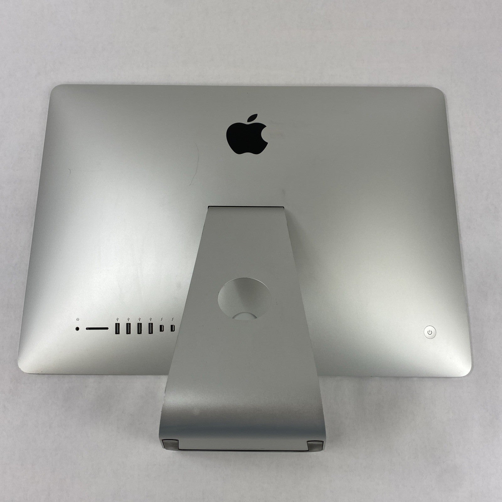 Apple A1418 iMac 21.5" 2013 2.7GHz Core i5 8GB RAM 250GB SSD macOS 10.15.812