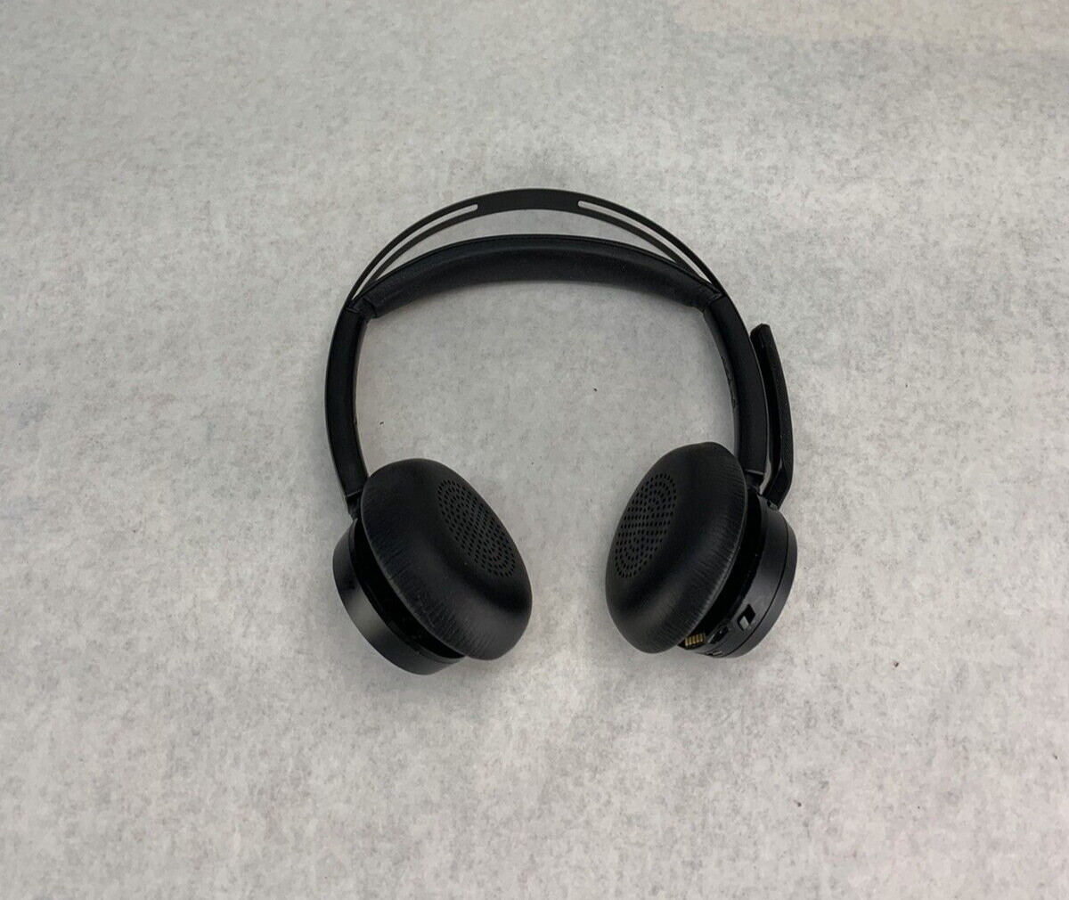 Plantronics Poly Voyager Focus 2 Wireless Headset