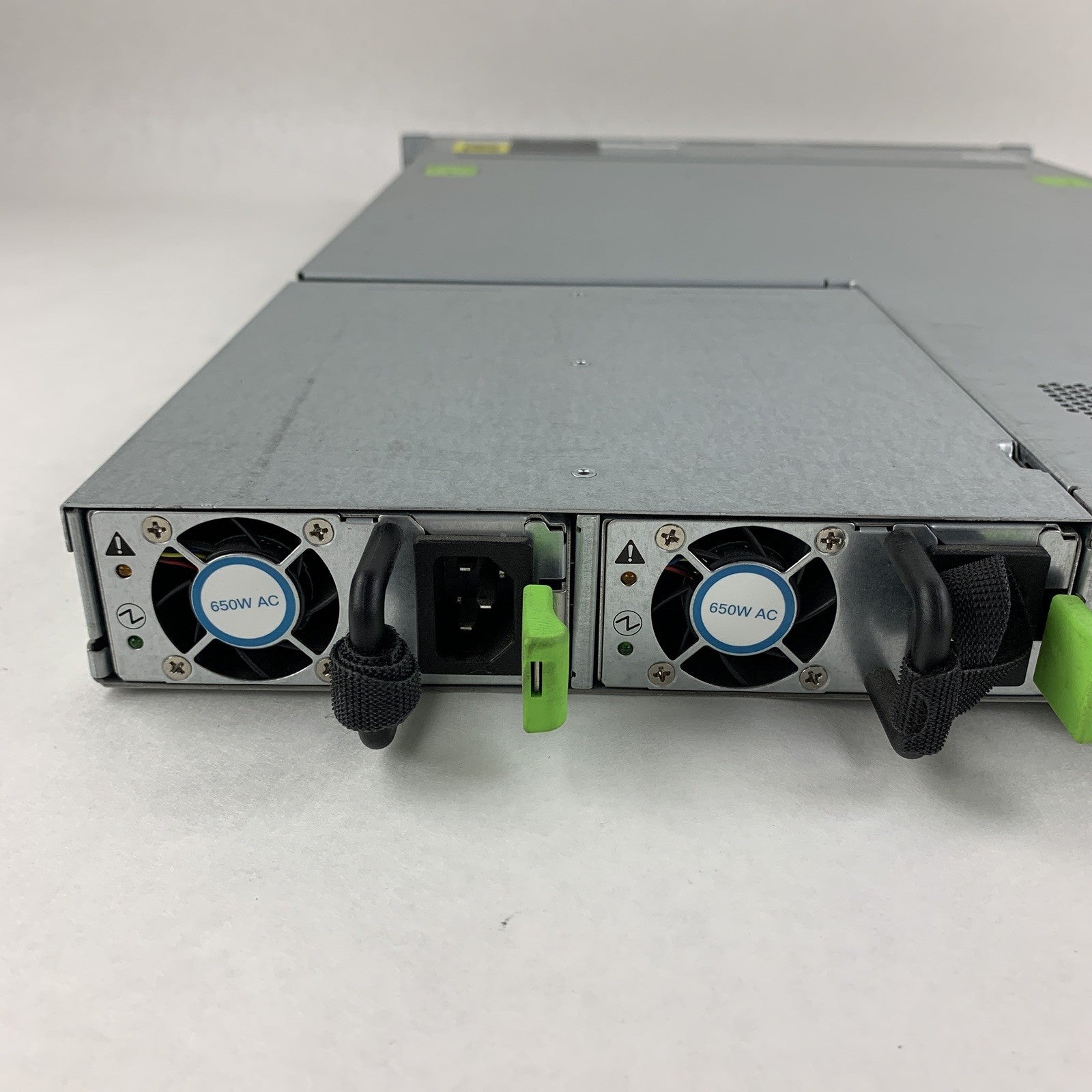 Cisco UCSC-C220-M3SBE Server 2x Xeon E5-2609 2.4 GHz 64 GB RAM No OS No HDD